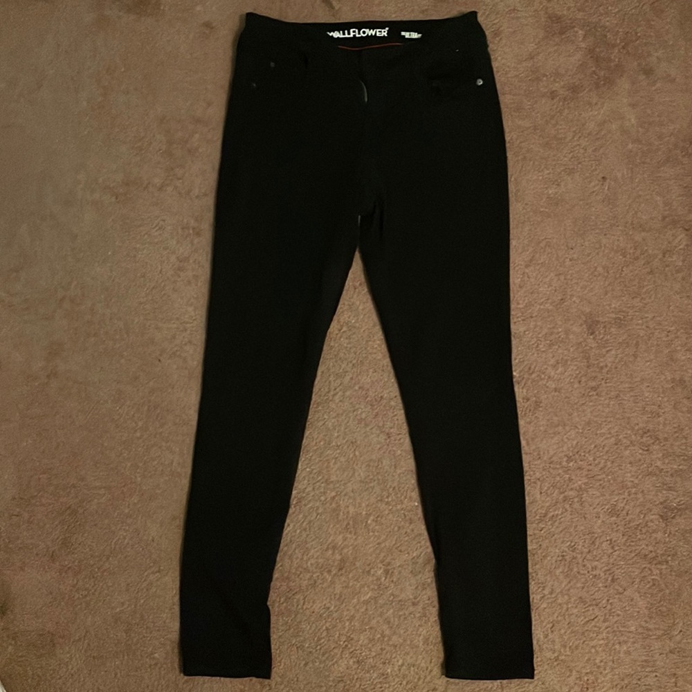 Size 9 Black Wallflower Ultra Fit Stretchy Skinny Jeans